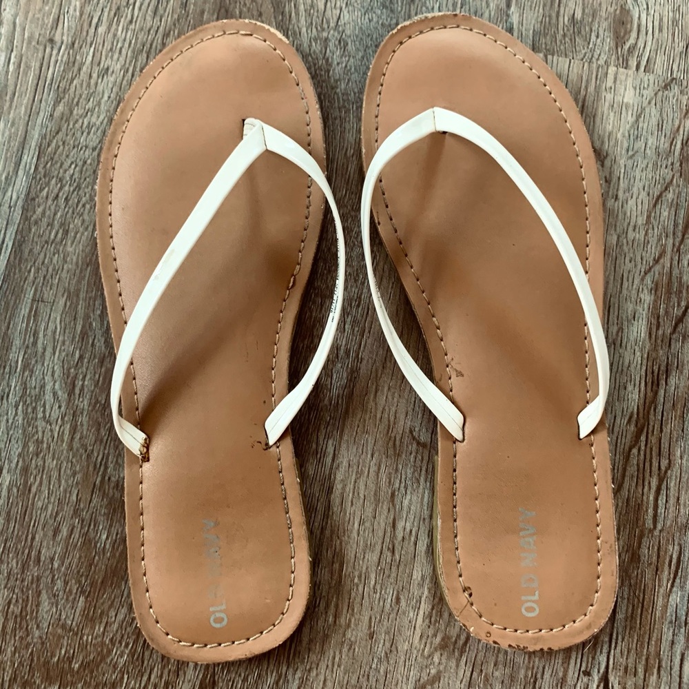 Cute slightly worn flip flops!